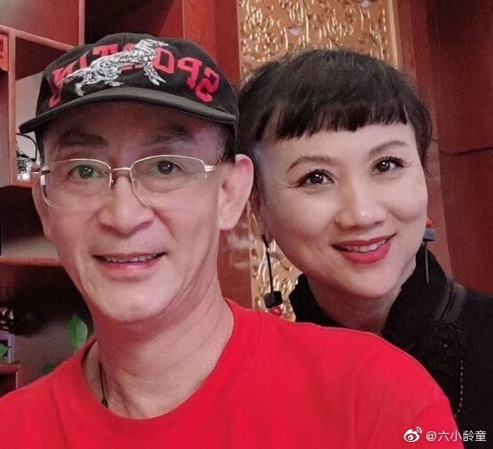 六小龄童罕见晒全家福为老婆庆生，夫妻恩爱一家人其乐融融（组图） - 3