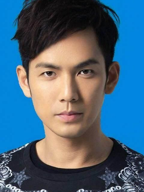 同为明星证件照:逃过了王俊凯,躲过了杨洋,却被钟汉良成功迷住