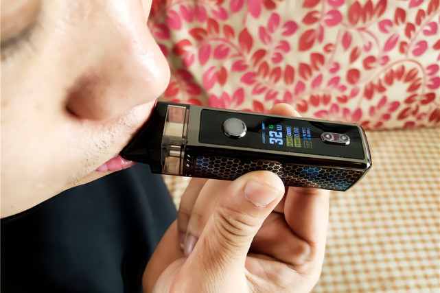 用户实时了解电子烟的工作状态,剩余电量等信息,而且还新增了puff模式