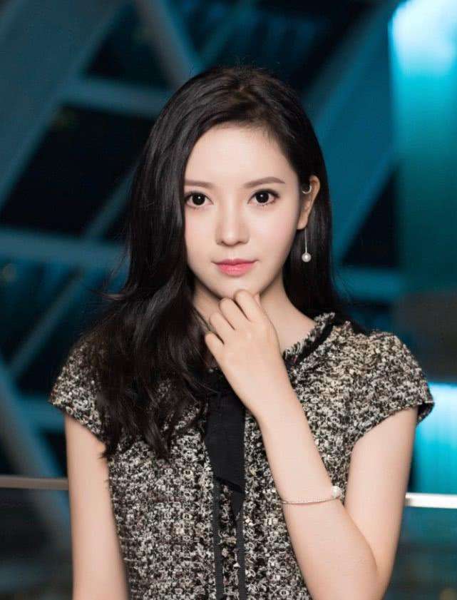 旋风少女曲光雅整容掀起刘海那一刻满满的御姐范