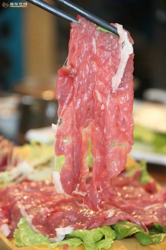 不一样的新疆风味火锅就在伊尊宴一口吃尽鲜肉超值折扣无限接力