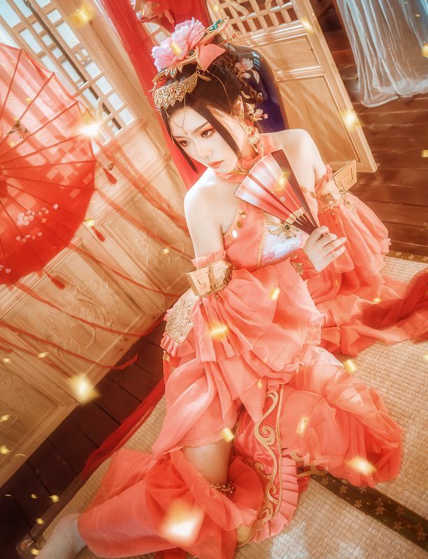 小姐姐cos七秀坐姿看似随意实际优雅网友真的做不到