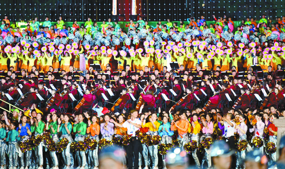 千人合唱团训练总指挥:为演出效果甘居幕后,所有人唱齐并不简单