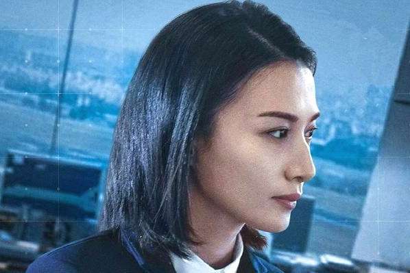 中国机长中的地勤小花一位中戏毕业两位北电校友谁的演技好