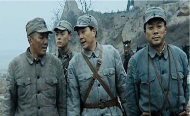 亮劍:丁偉是軍長,為何李雲龍只是代軍長?裡面隱藏了啥