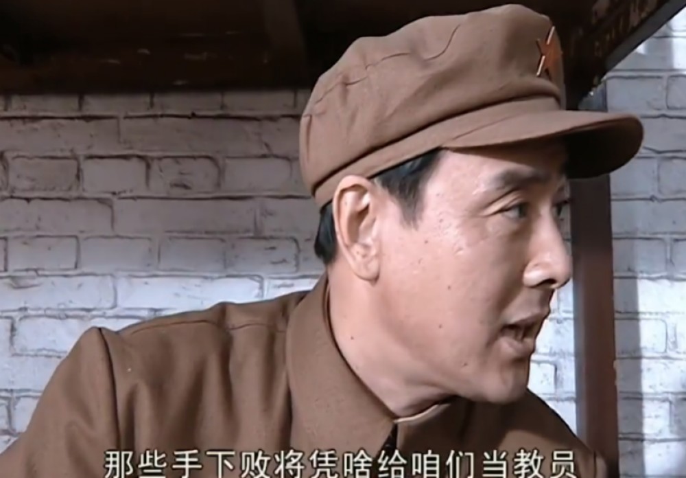 丁伟才是亮剑智商担当一句牢骚就暴露他的能力李云龙都比不上