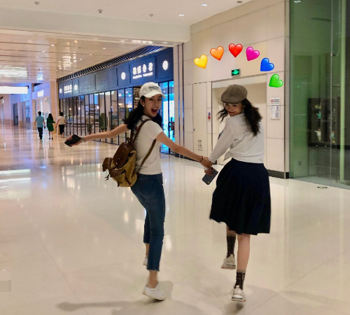 朱云慧送大宝胸针张领领随即发微博表达感谢两人关系真好