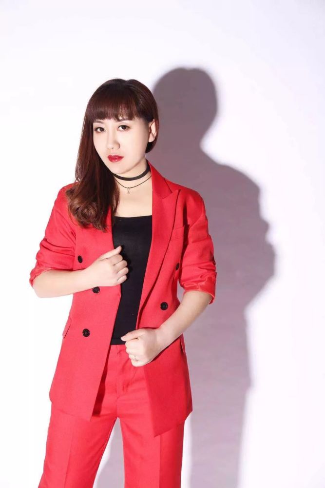 朗读:杨柳国家一级播音员,现任辽源广播电视台广播综合频率《晚霞》