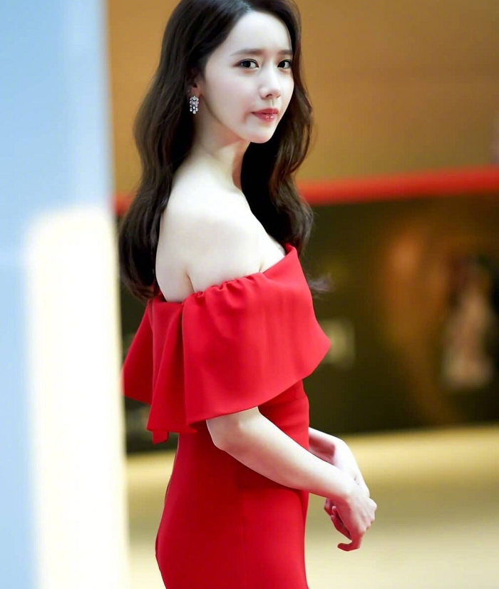 林允儿新造型亮相!一袭红裙太美艳,这才是女神该有的样子!