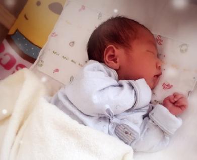 睡姿不正确毁娃颜值,新生儿能侧睡吗?注意七点