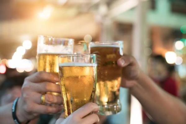 啤酒销量排行榜_中国啤酒产量排行榜TOP5!科学研究:爱喝啤酒的人更长寿
