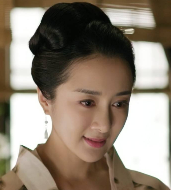 还记得知否的朱曼娘吗?看到她年轻时的照片,才明白啥是神仙颜值