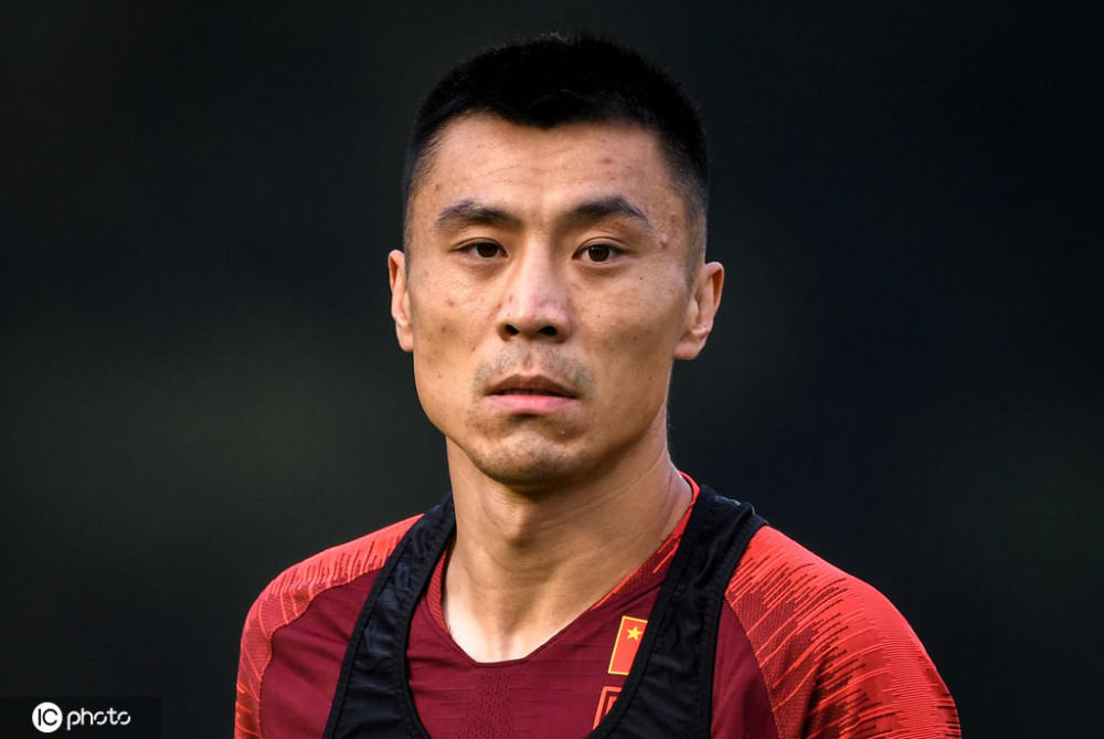 郑铮对中后卫并不陌生无论首发与否都要做好准备