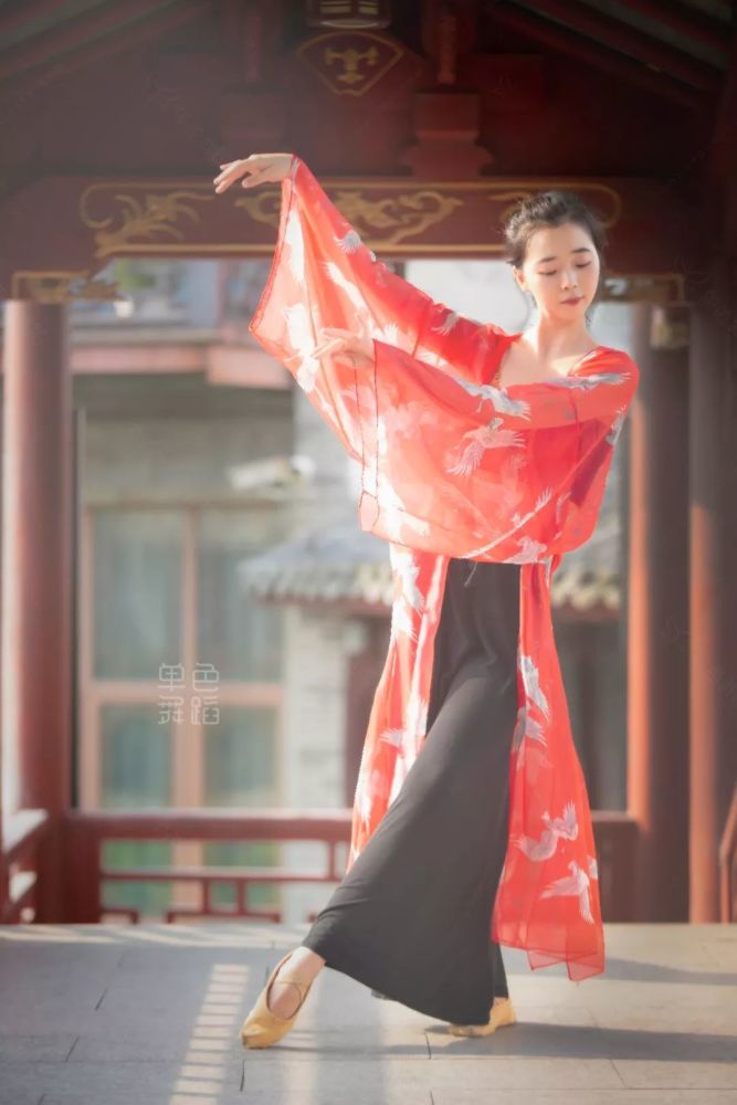 古典舞《赤伶》,这支舞,自带仙气!