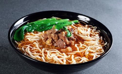 饸饹面(又称合罗面)是一种中国北方晋冀鲁豫陕五省的传统特色面食之一