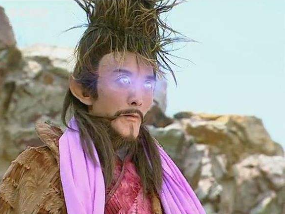 时光稍纵即逝,10多年前的"扫把星"换上了西装,妥妥男神一枚