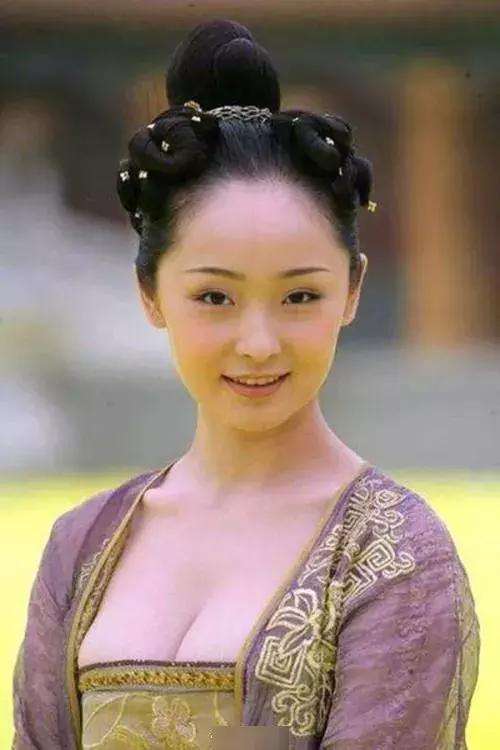 张慧雯和张艺谋妻子陈婷长得很像!张艺谋喜欢的女人们都有共同点