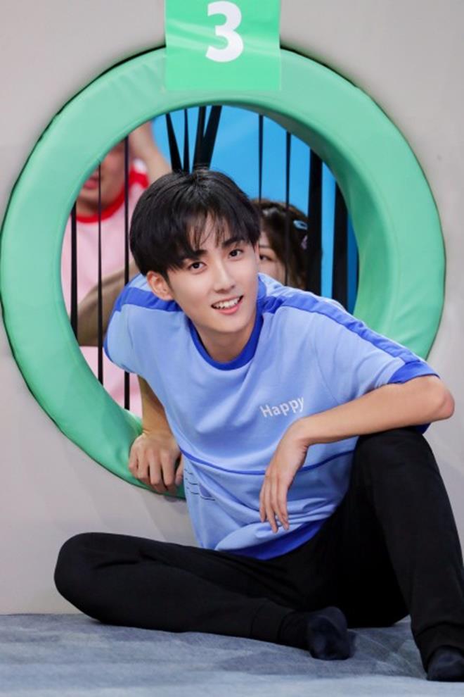 郭子凡真实身高到底多少?和1米66的徐梦洁站一起,只高一点点