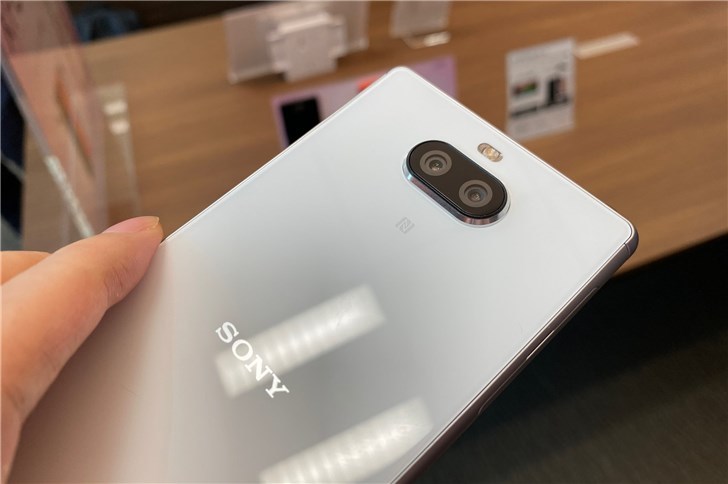 索尼xperia8真机解析索大法一定是吃错药了