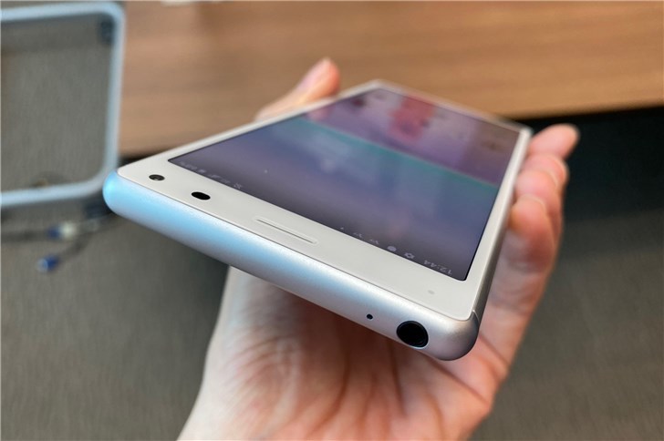 索尼xperia8真机解析索大法一定是吃错药了