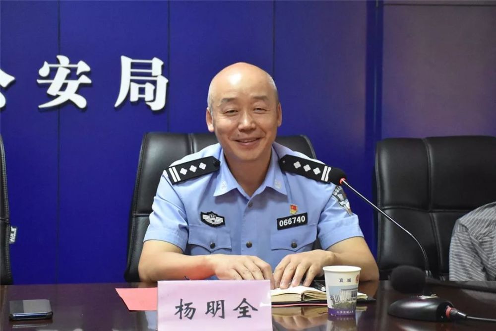 全将青丝付韶华 此生不负国与家