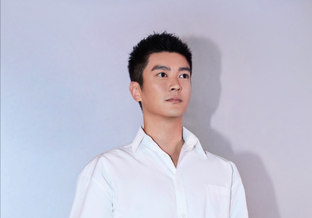 嗯哼寸头发型超a,杜江举动引网友议论?