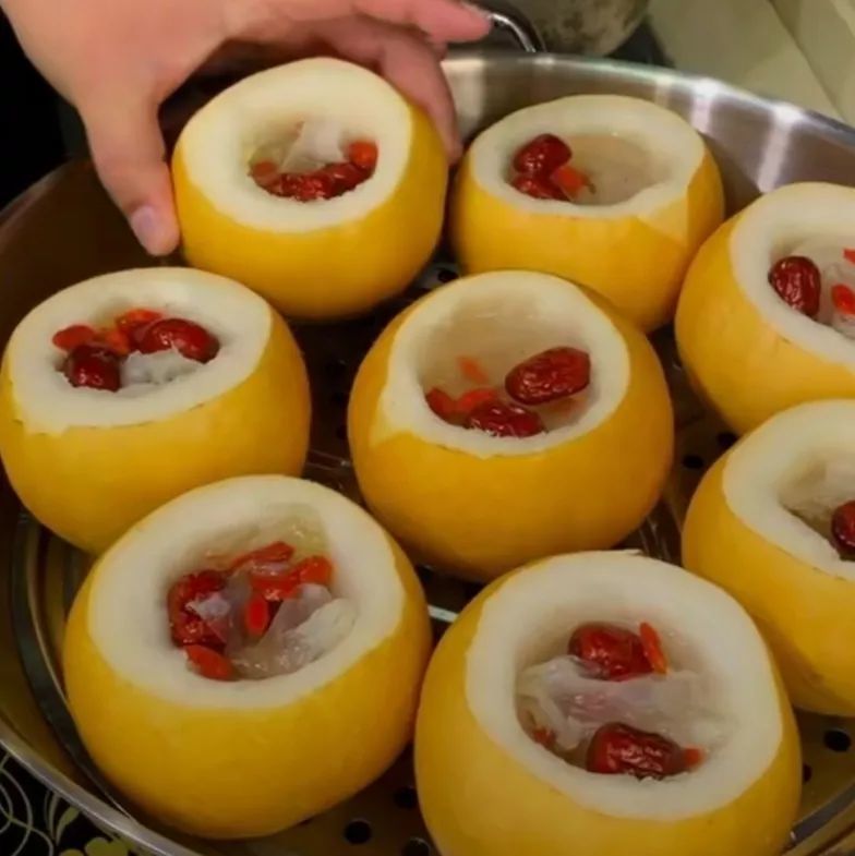 秋季养生佳品冰糖雪梨,学会后给家人露一手