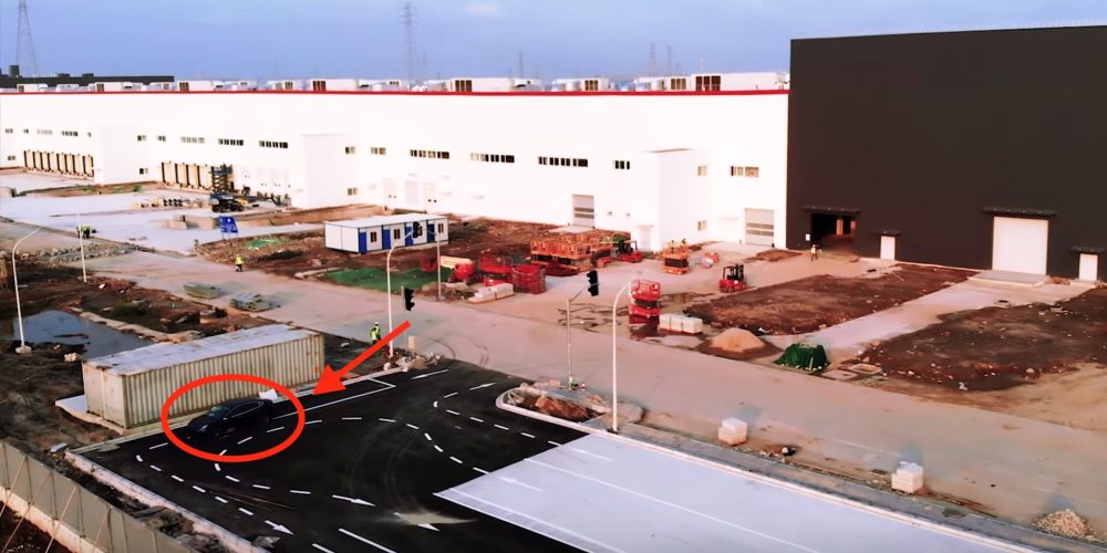 Model 3现身特斯拉上海工厂测试跑道 或下周投产