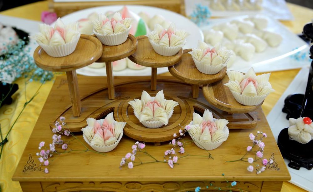 假期无数食客慕名而来 带你了解富春茶点制作技艺