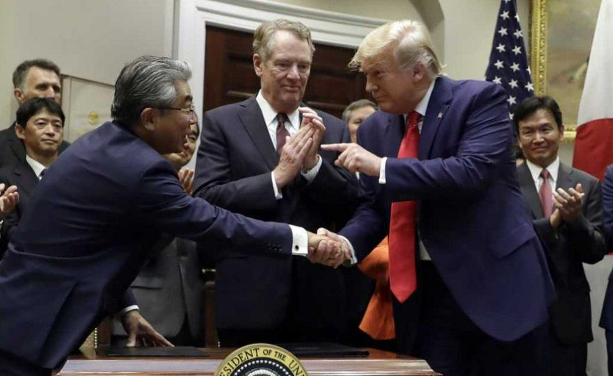 美日签署两项贸易协议 特朗普现场监督签字 这是一笔大买卖