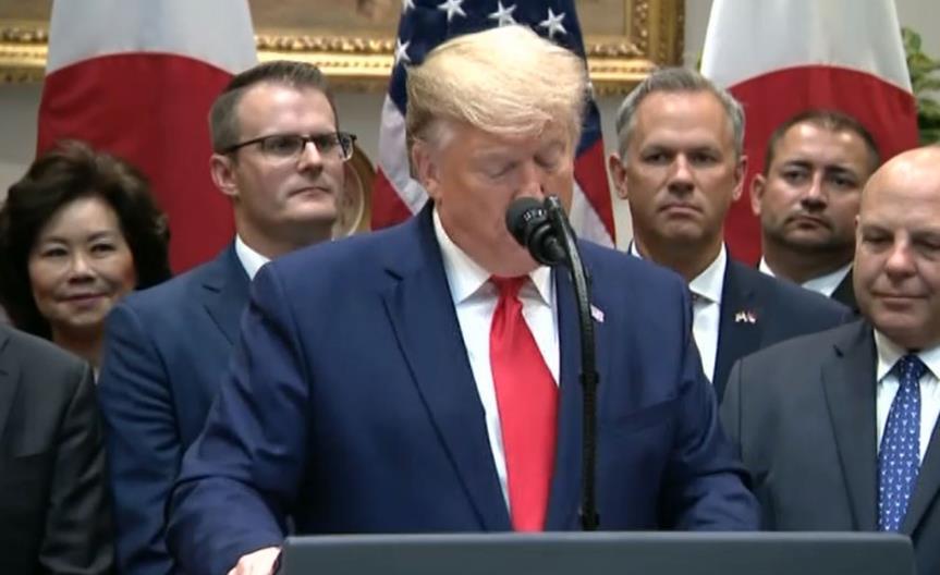 美日签署两项贸易协议 特朗普现场监督签字 这是一笔大买卖