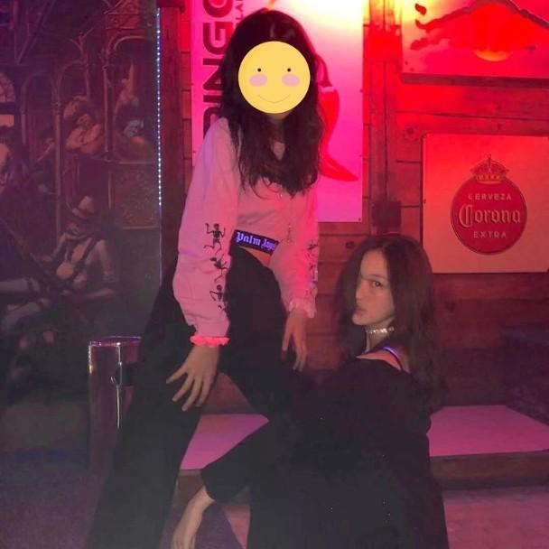 黄忆慈|多多染发涂口红被骂，李嫣染发喝酒炫富却被捧，网友为何这样双标