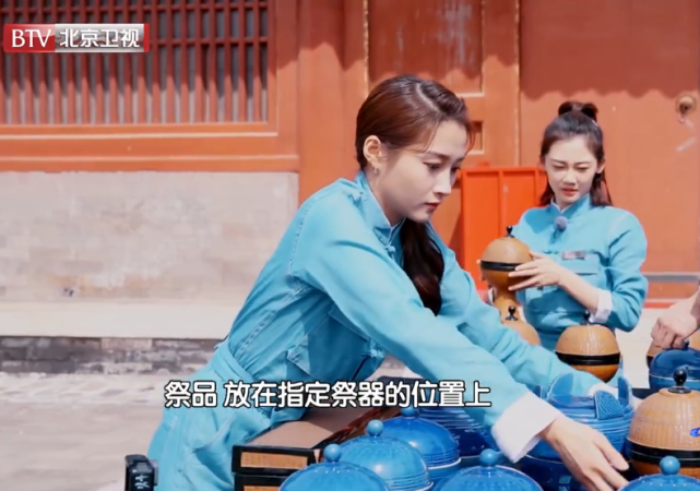 近日,关晓彤登上了《遇见天坛》这档综艺节目,看过都知道这档节目是