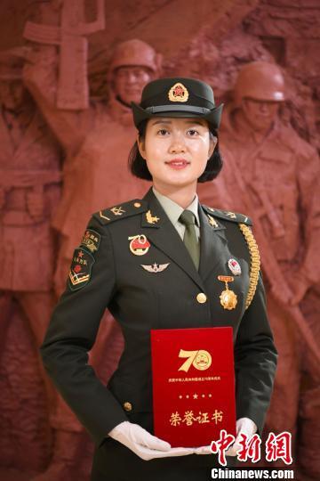 中国第一女武警图片