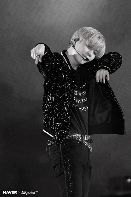 superm出道高清现场照公开 伯贤金钟仁黄旭熙等跳刀群舞展致命魅力