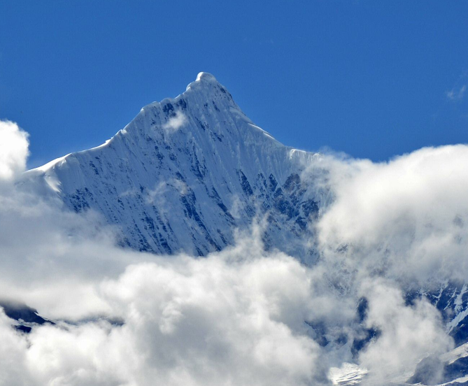 中国被禁止攀登的一座雪山只可远观不可亵玩