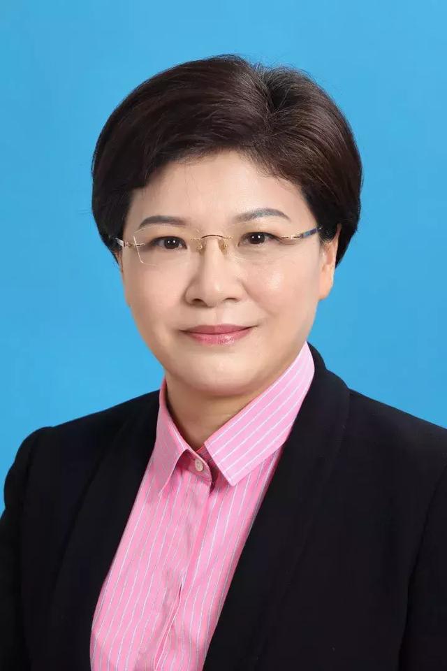 携匾上任的女市委书记,履新南京