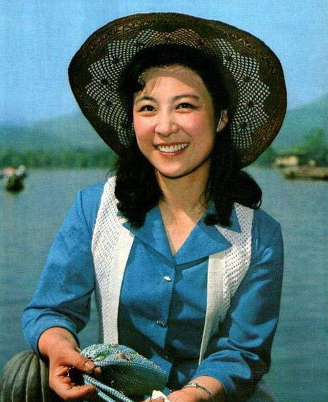 王骁和陈飞宇一样是个星二代,父亲是知名导演王群,母亲王馥荔是圈内