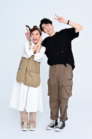 这也是李友廷第一次为别人完整制作的歌曲,还邀来许哲佩担任配唱制作.