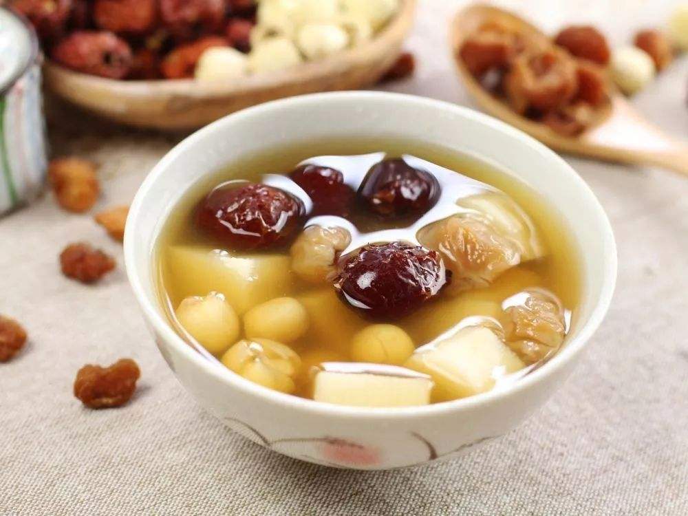 秋天喝什么汤(秋天喝什么汤润肺祛燥)
