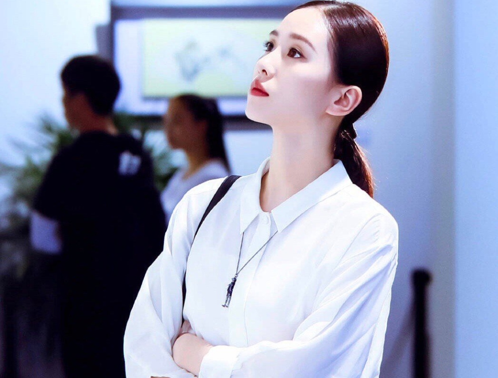 刘诗诗复工状态再次引起热议,扎马尾清新可爱,身材好到让人羡慕