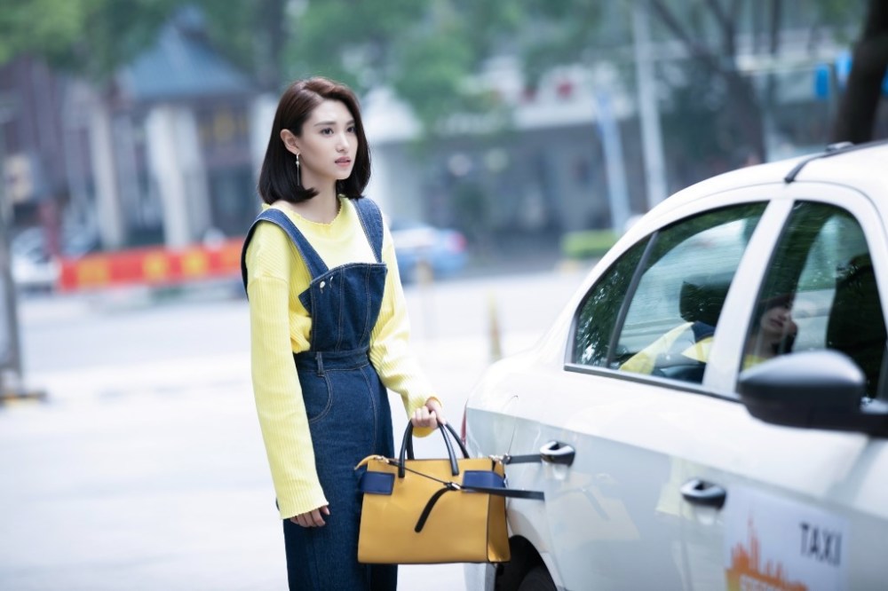 《我不能恋爱的女朋友》开播 神仙闺蜜王嘉宁飒爽上线