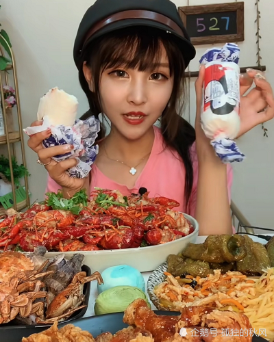 通过小编附上的截图大家也能看到,近期猫妹妹上传了