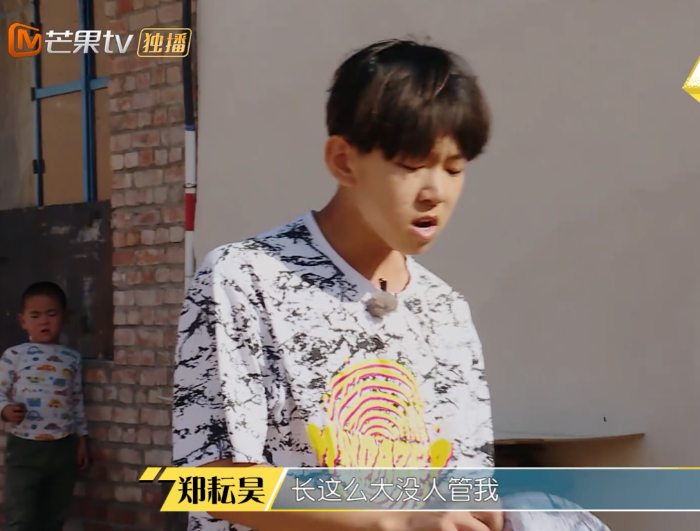 变形计两位城市少年打架看他们手里拿的工具导演都不敢拦