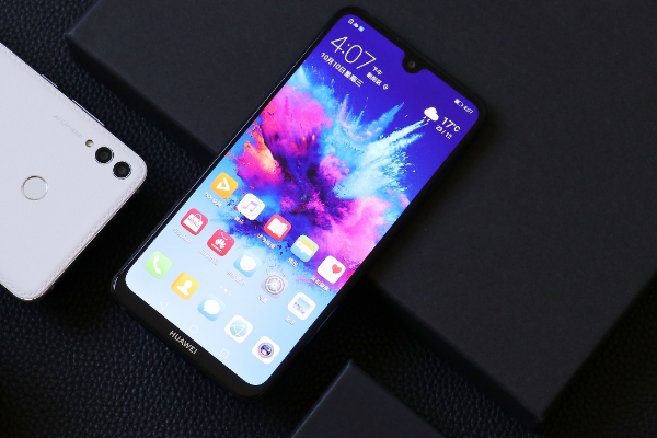 华为畅享max:7.12英寸 皮质后盖,一款真正的千元机