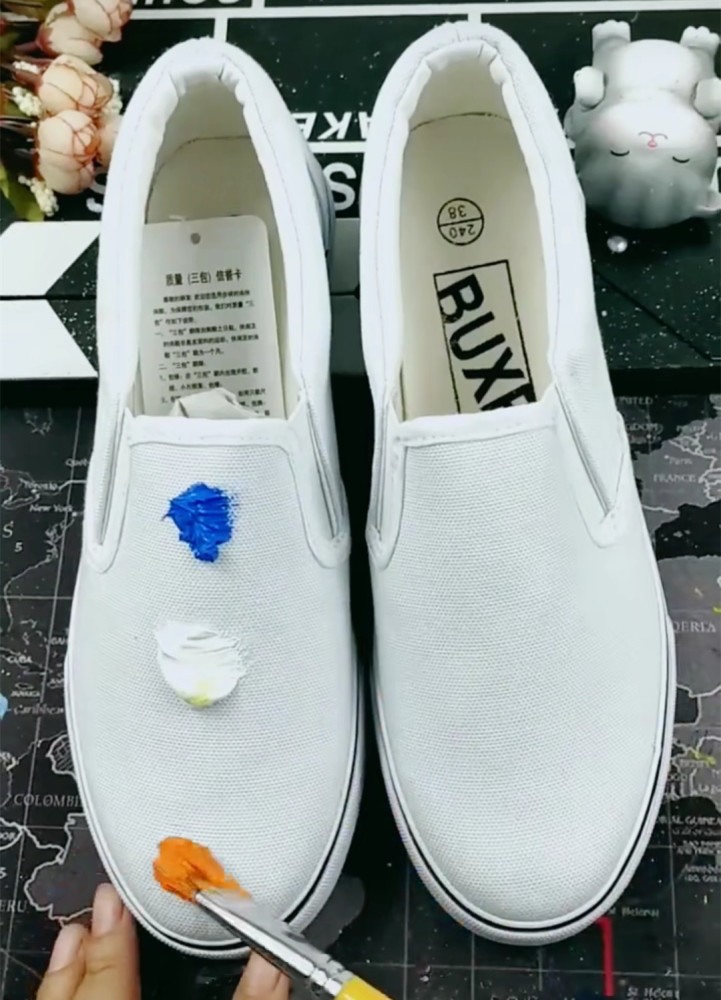 所以今天就给大家看一个美术生在小白鞋上画画吧