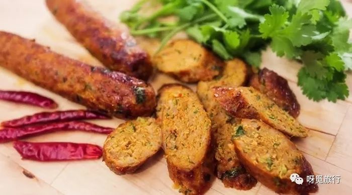 清迈特产,虾球状的炸猪皮比较肥厚,长条状的炸得比较干.