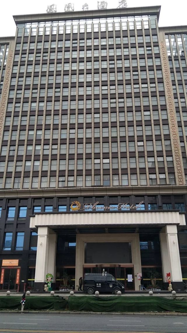 被查封的凤凰大酒店经遵义市中院终审维持原判后,该案进入执行程序.