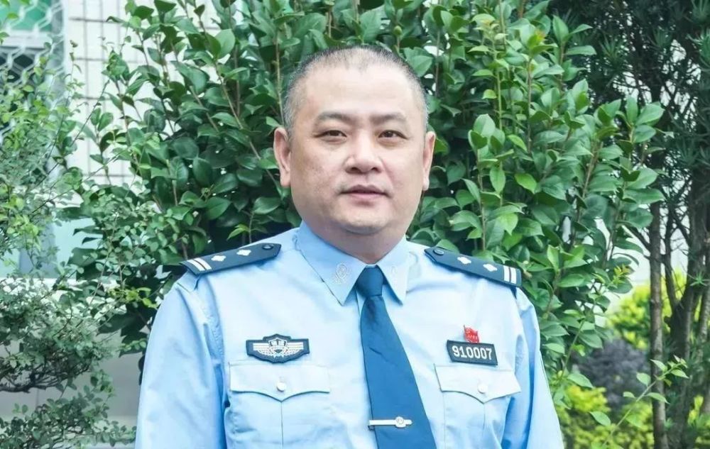 时代楷模杨春用担当书写忠诚