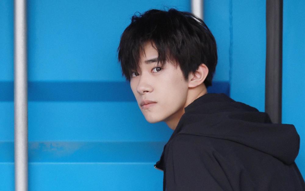 程青松|程青松怒怼粉丝艾特肖战：老前辈对小鲜肉，为什么总缺少气量？